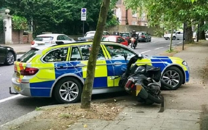 Londra, poliziotto rischia licenziamento: fece cadere ragazzino in moto sospettato di scippo