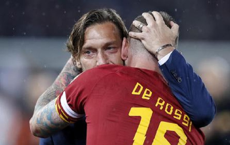Francesco Totti e la telefonata con Daniele De Rossi: "Hanno fatto un gioco sporco" (foto Ansa)