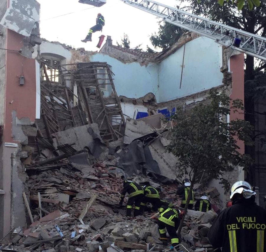 Gorizia, crolla una palazzina: si cercano tre persone sotto le macerie