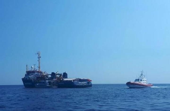 Sea Watch, scendono due migranti per urgenze mediche. Colloquio Conte-Rutte al G20 (foto Ansa)