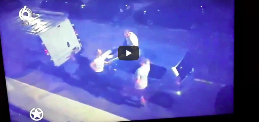 YouTube Wesley Sneijder balla sul tetto di un auto in Olanda, fermato dalla polizia VIDEO