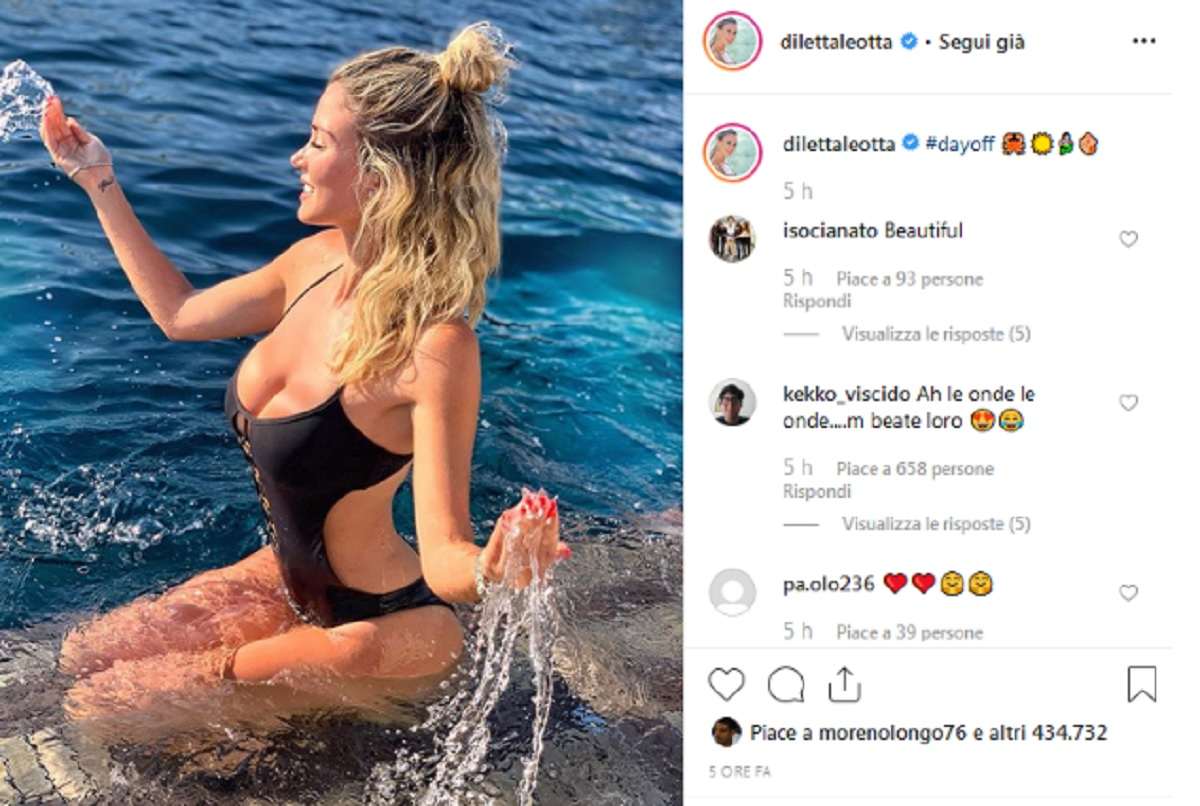 diletta leotta in costume in mezzo alle onde: le sue forme mandano in tilt i fan