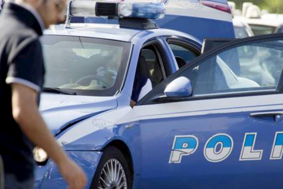 Napoli, lavavetri marocchino danneggia auto poi aggredisce poliziotti
