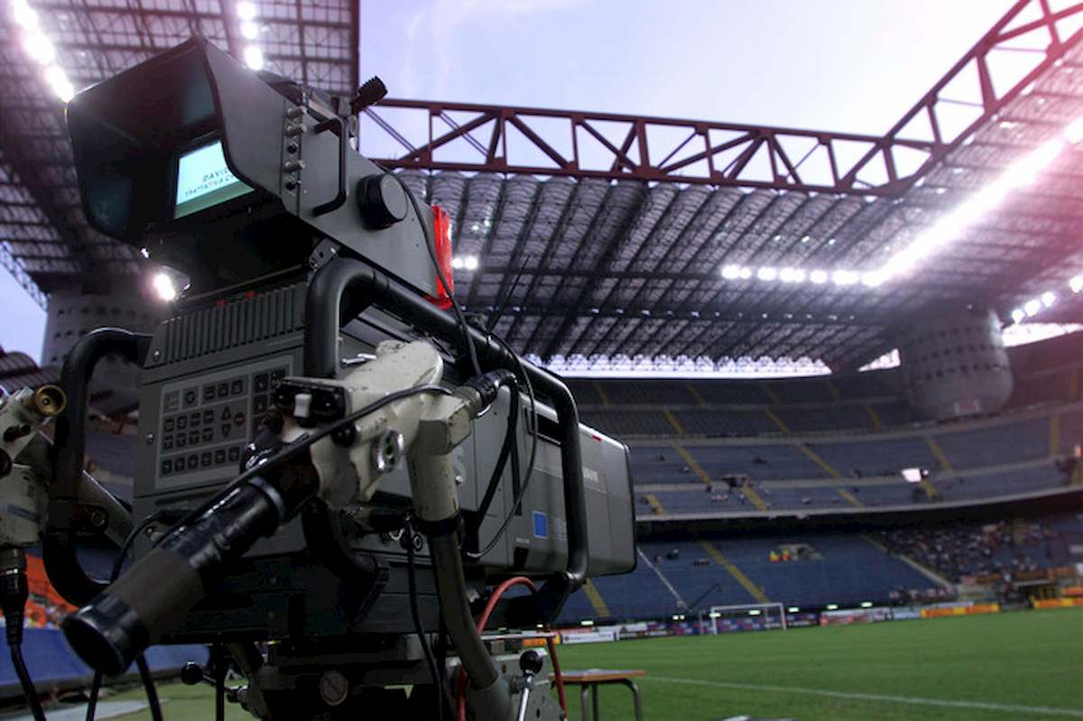 Stadio San Siro vibrazioni chiusi settori