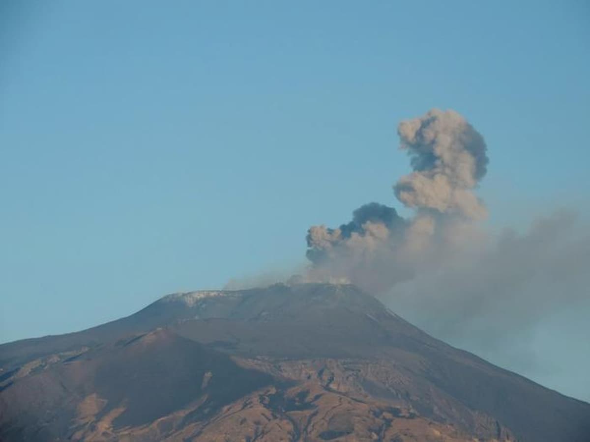 Etna, nuova fase eruttiva. E la terra torna a tremare ai piedi del vulcano