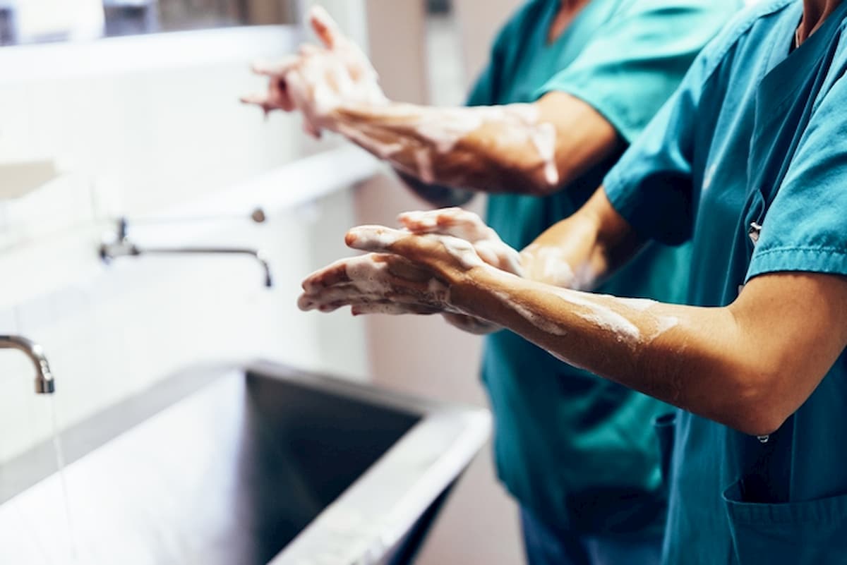 Coronavirus, i consigli dell’Oms: come lavarsi (bene) le mani
