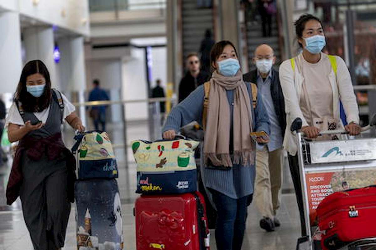 Coronavirus, la vita degli italiani bloccati a Wuhan. Farnesina pensa a un ponte aereo per il rimpatrio