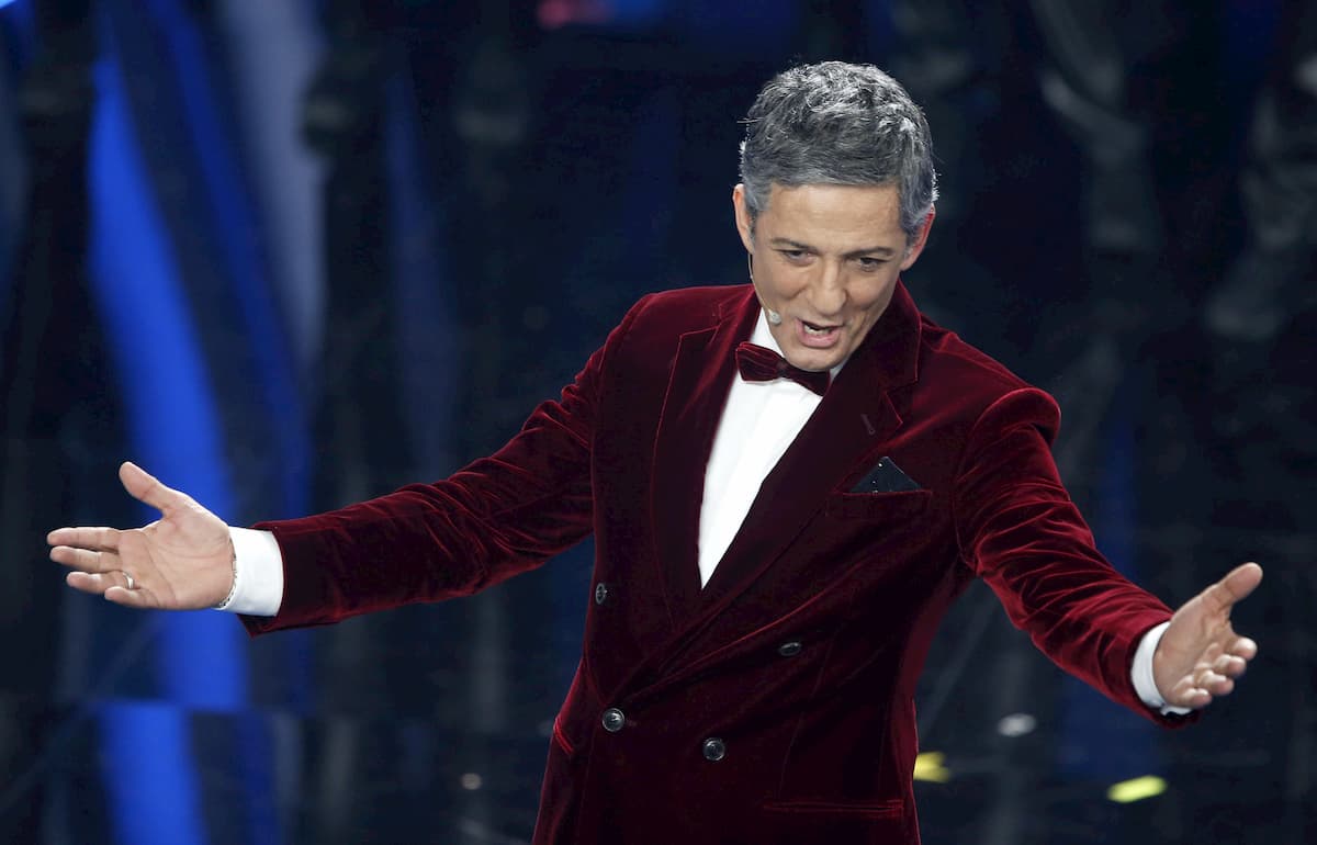 Sanremo 2020, Fiorello canta la "classica canzone" inedita al Festival