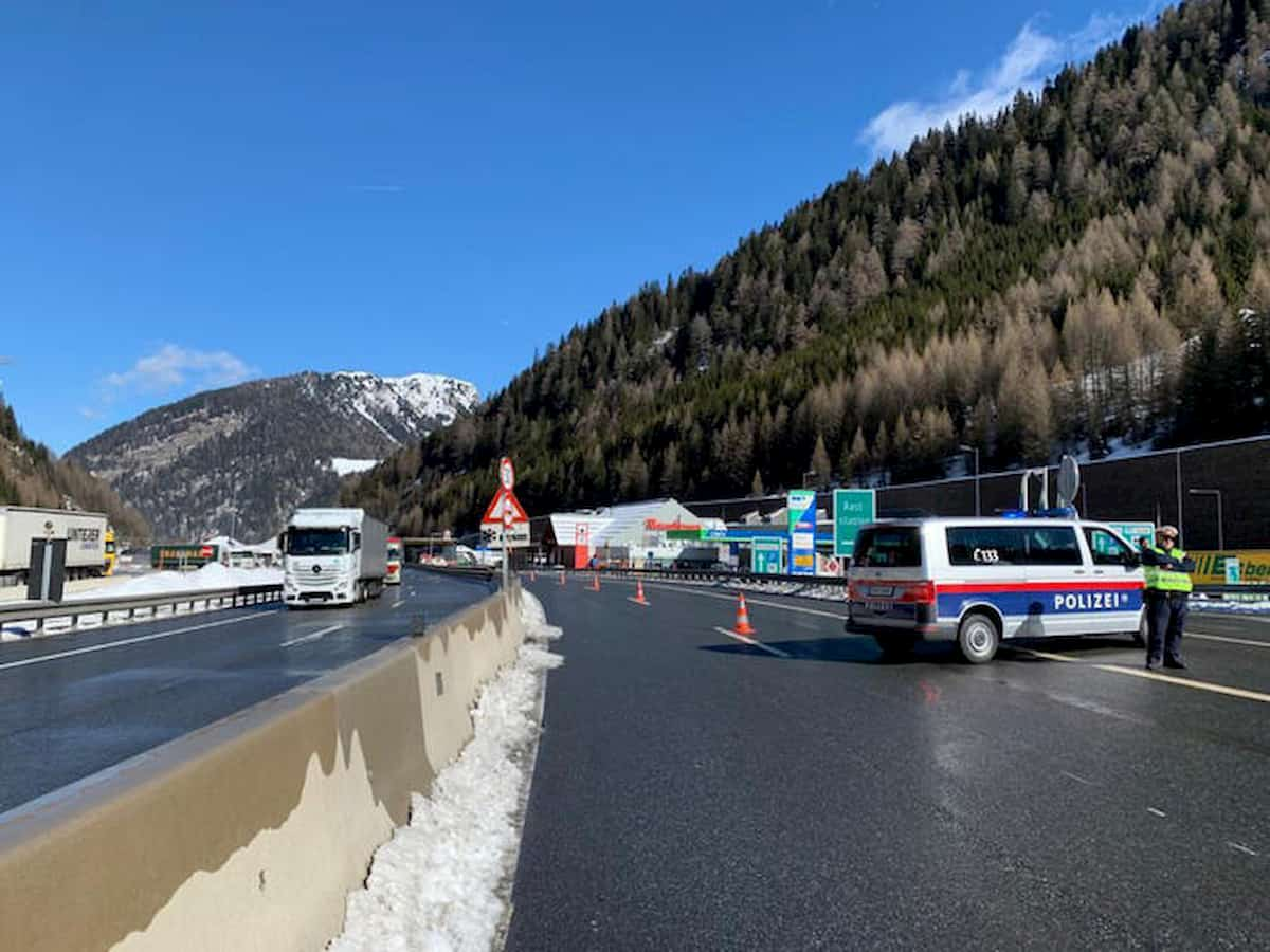 Coronavirus, 80 km di coda verso il Brennero: sono i tir in "fuga" dall'Italia