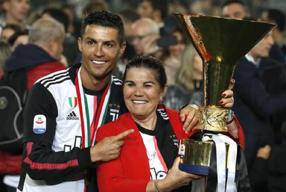 Cristiano Ronaldo, la madre ricoverata d'urgenza per un ictus