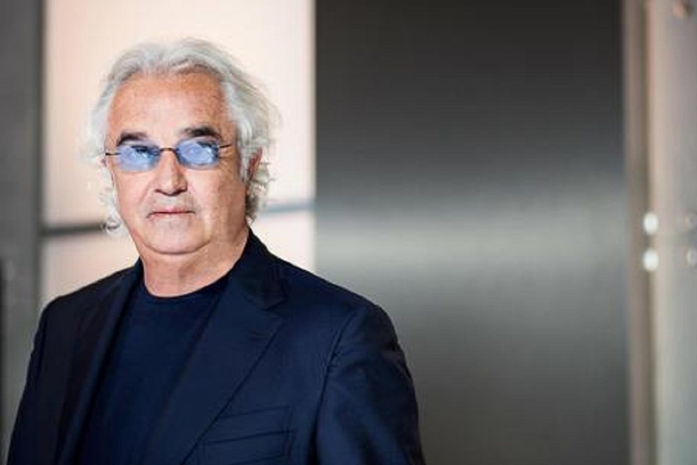 Briatore: "Riaprire le discoteche o i ragazzi andranno nelle case degli altri e infetteranno"