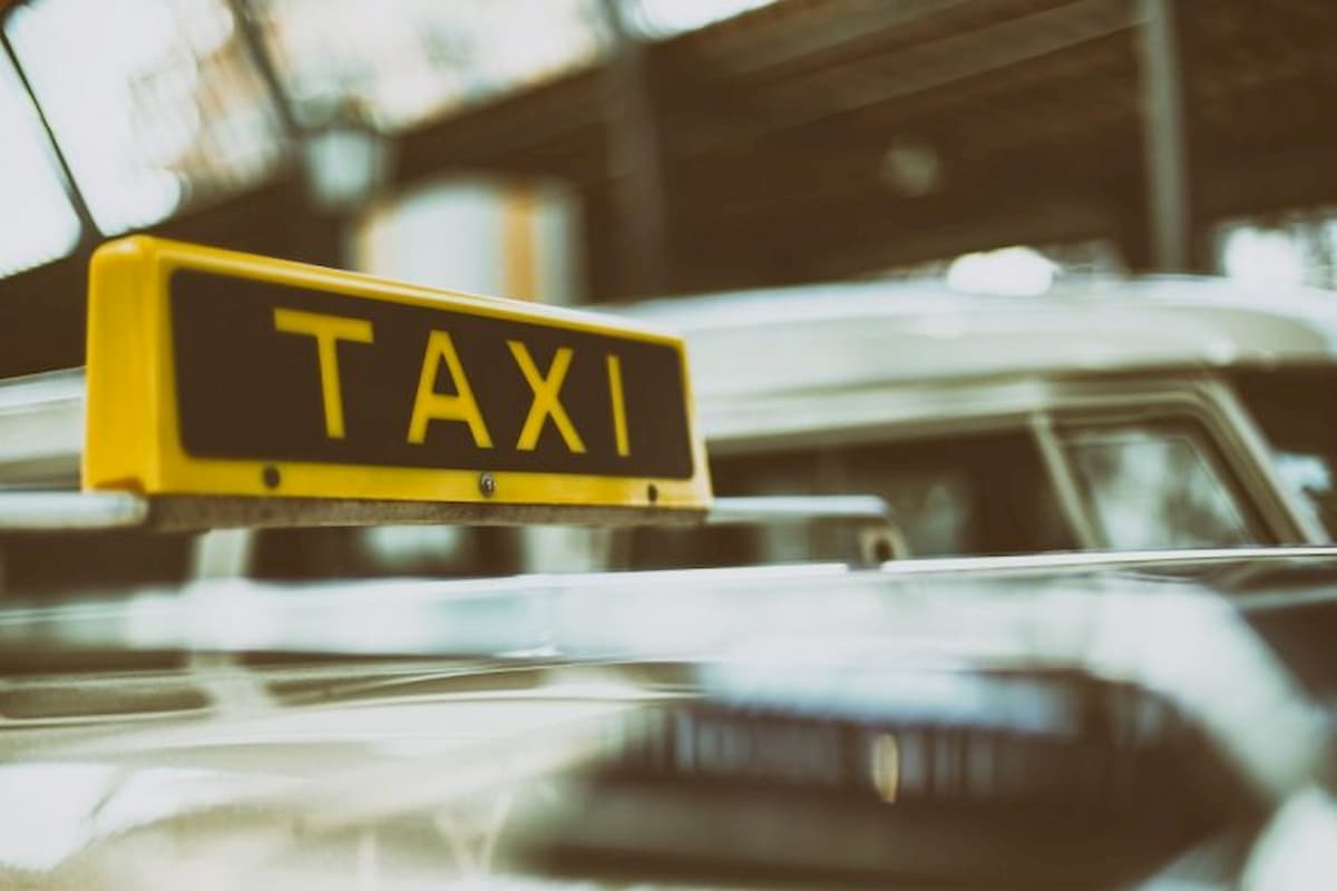 Giappone, una donna viaggia in taxi per 600 km e 8 ore ma si rifiuta di pagare: ecco quanto speso