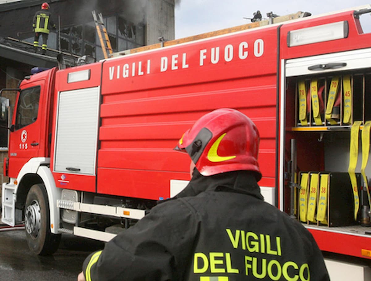 Sesto San Giovanni (Milano), esplosione nel parcheggio di un supermercato