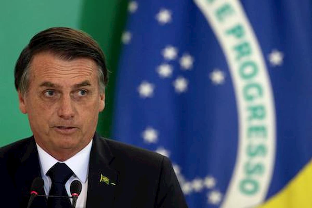 Bolsonaro annuncia: "Non farò vaccino contro Covid, è un mio diritto"