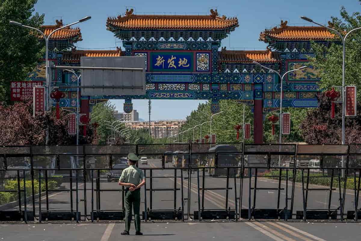 Pechino trema: 100 contagi al mercato di Xinfadi. Scuole chiuse, voli cancellati