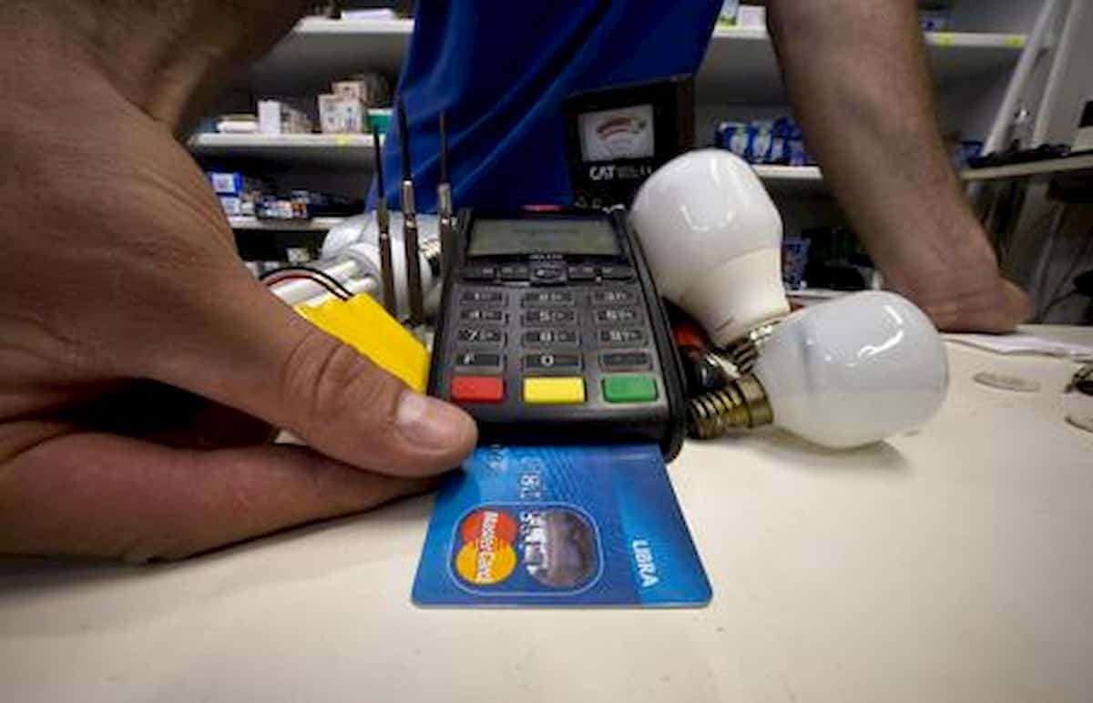 Contactless per cashback non vale: App Io non registra i pagamenti se non è bancomat tradizionale