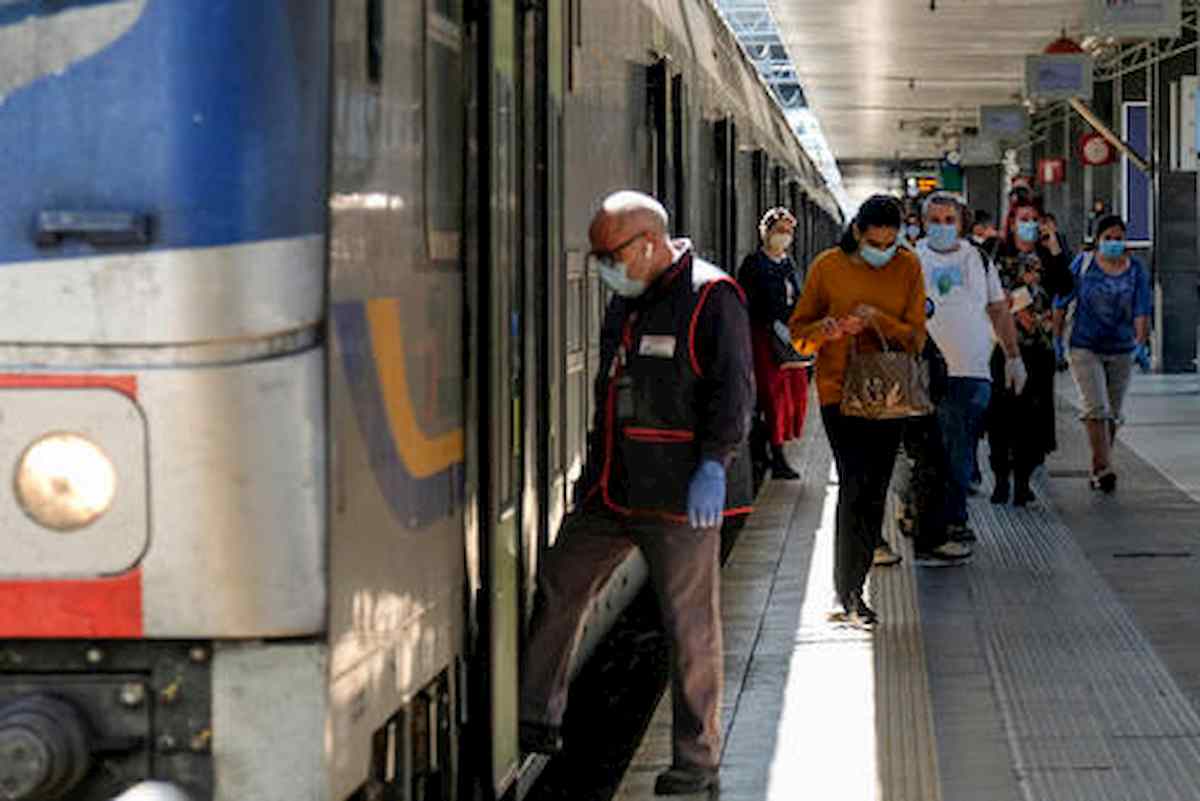 3 giugno, riaprono Regioni: misurazione febbre obbligatoria sui treni. Le regole per i viaggiatori