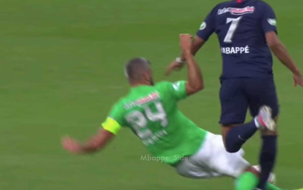 Mbappé, grave infortunio alla caviglia durante Psg-Saint-Etienne