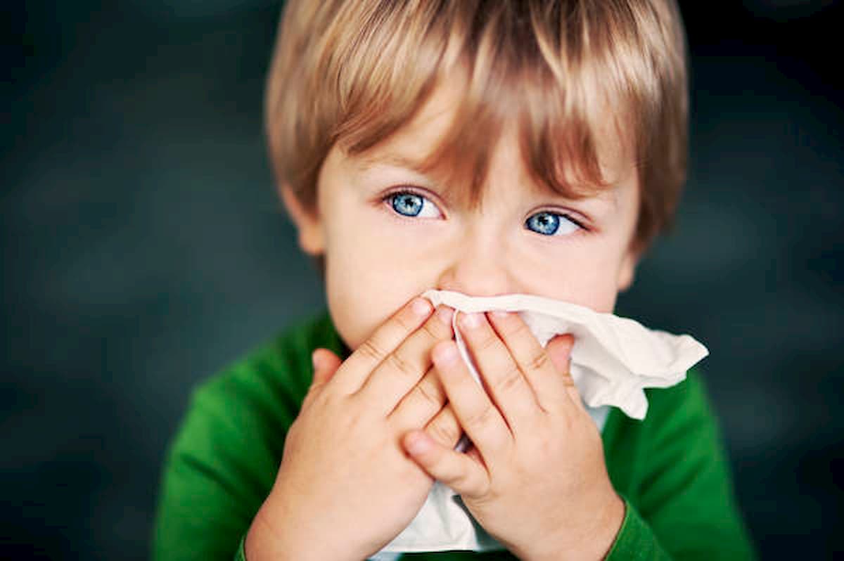 Covid-19, bimbo con febbre e tosse? I consigli del pediatra