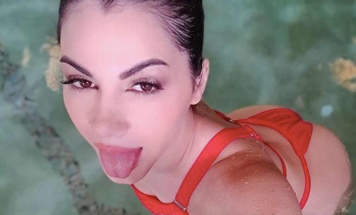 Valentina Nappi, online il nuovo film hard su DickDrainers.com: 