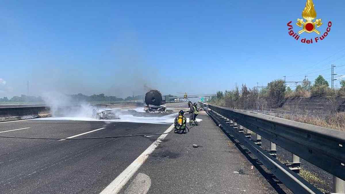 Incidente A1 Fiorenzuola (Piacenza): scontro tra due camion nello stesso tratto di ieri, un morto