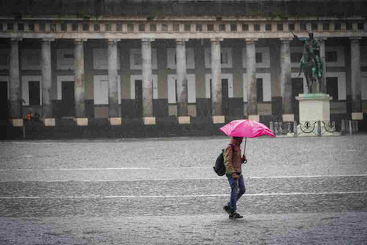 Maltempo, allerta meteo in Campania: si temono allagamenti, frane e caduta di rami o alberi