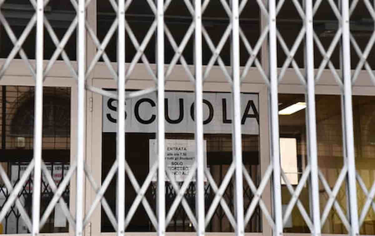 scuole chiuse Napoli