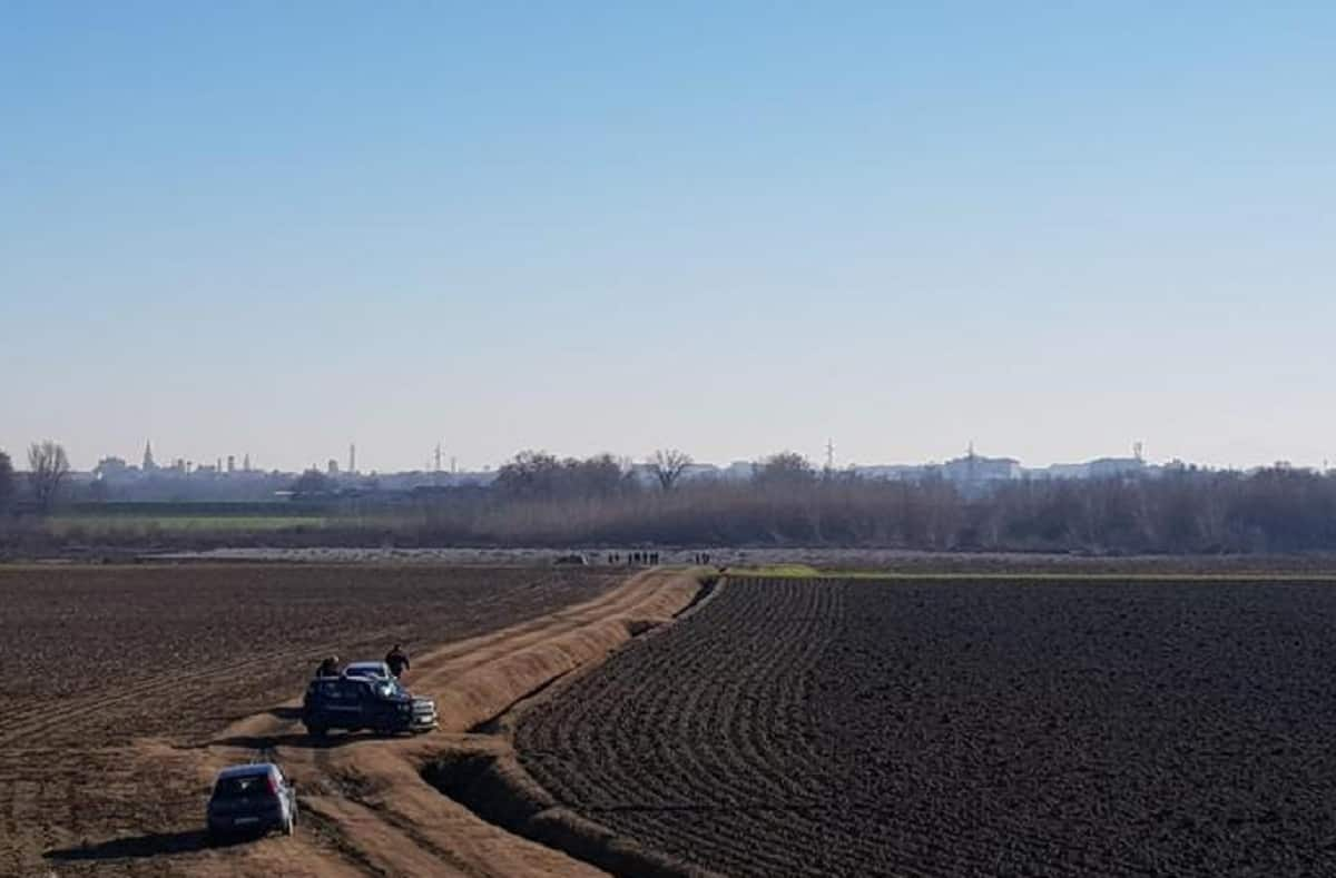 Calendasco (Piacenza), quattro ragazzi di 20anni morti nell'auto finita nel fiume Trebbia: avevano festeggiato un compleanno