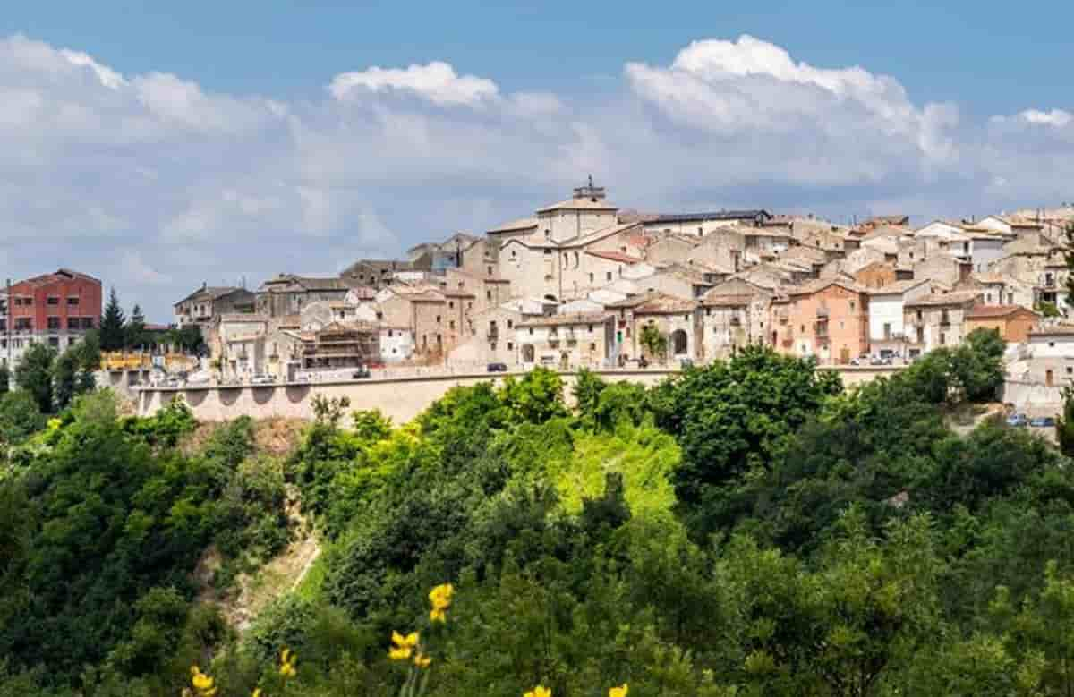 Roseto Valfortore, Foggia: il comune che offre 5000 euro a chi ci va a vivere e apre un negozio