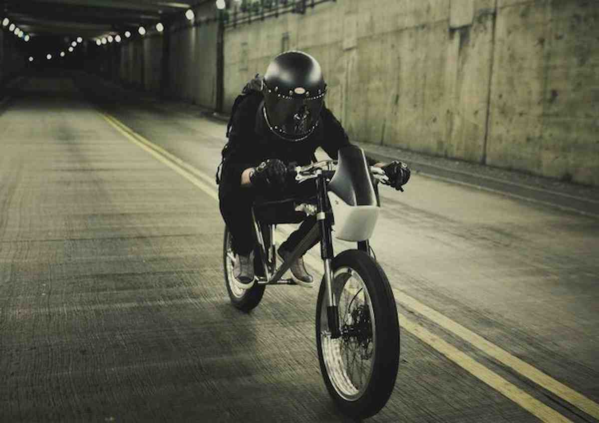 Collegno (Torino): trasforma la mountain bike in una moto, multa di 6 mila euro a un elettricista di 18 anni