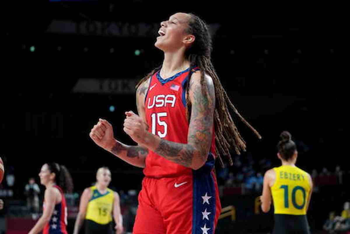 Brittney Griner (star del basket americano) arrestata in Russia per possesso di droga, tensione aumenta tra Mosca e Washington