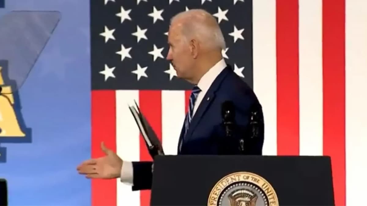 joe biden stringe mano video