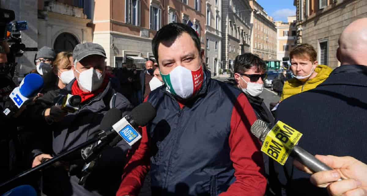 Lega: Salvini ministro della Polizia o noi nessun ministro. Una news quasi fake perché lì il Capitano meglio di no