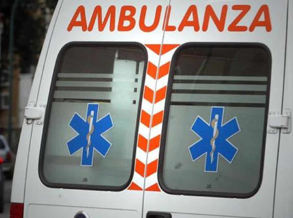 Cade da un'autocisterna: operaio 54enne in gravi condizioni