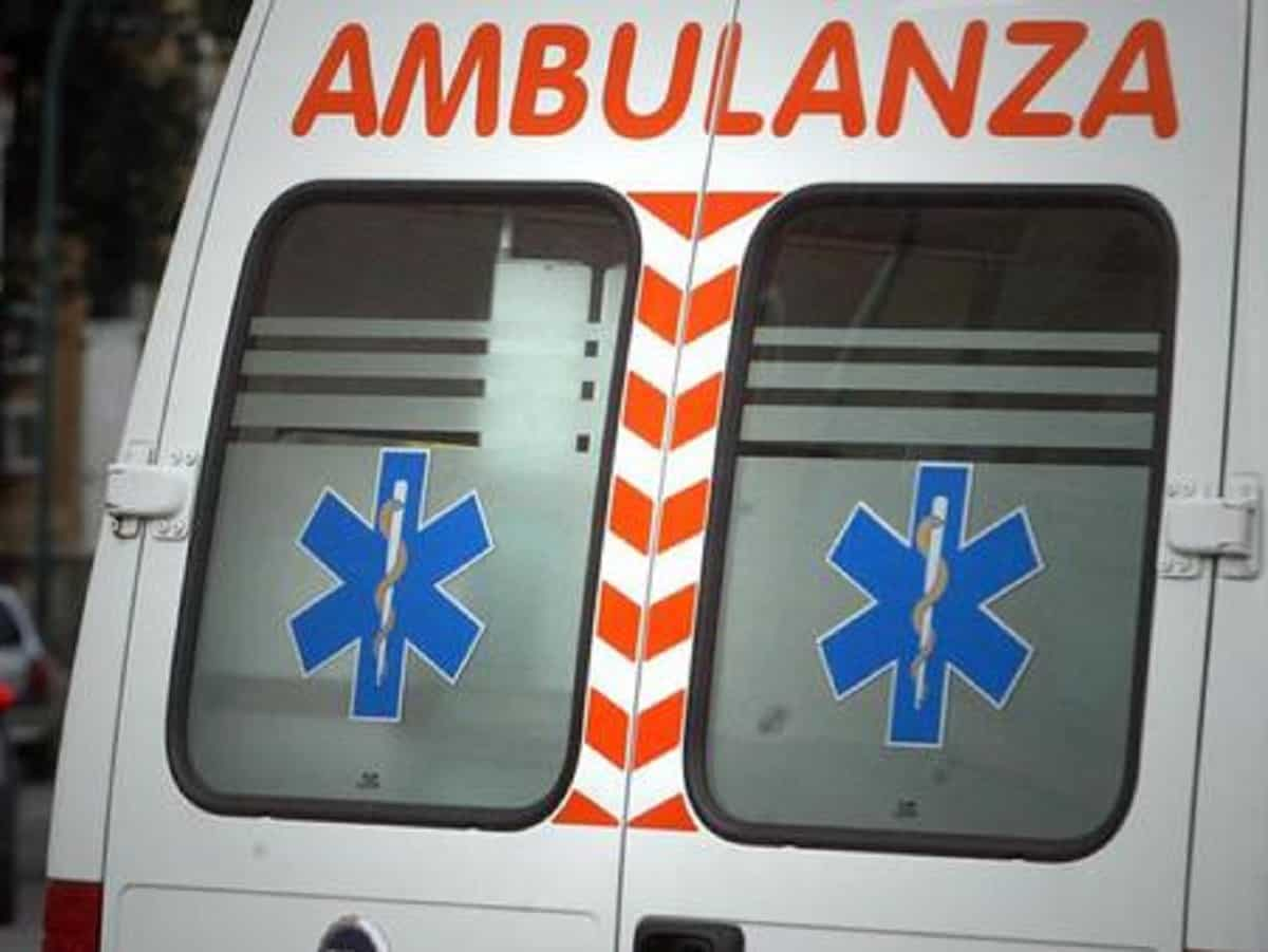 Si cappotta con l'auto a Pievepelago: morto 62enne