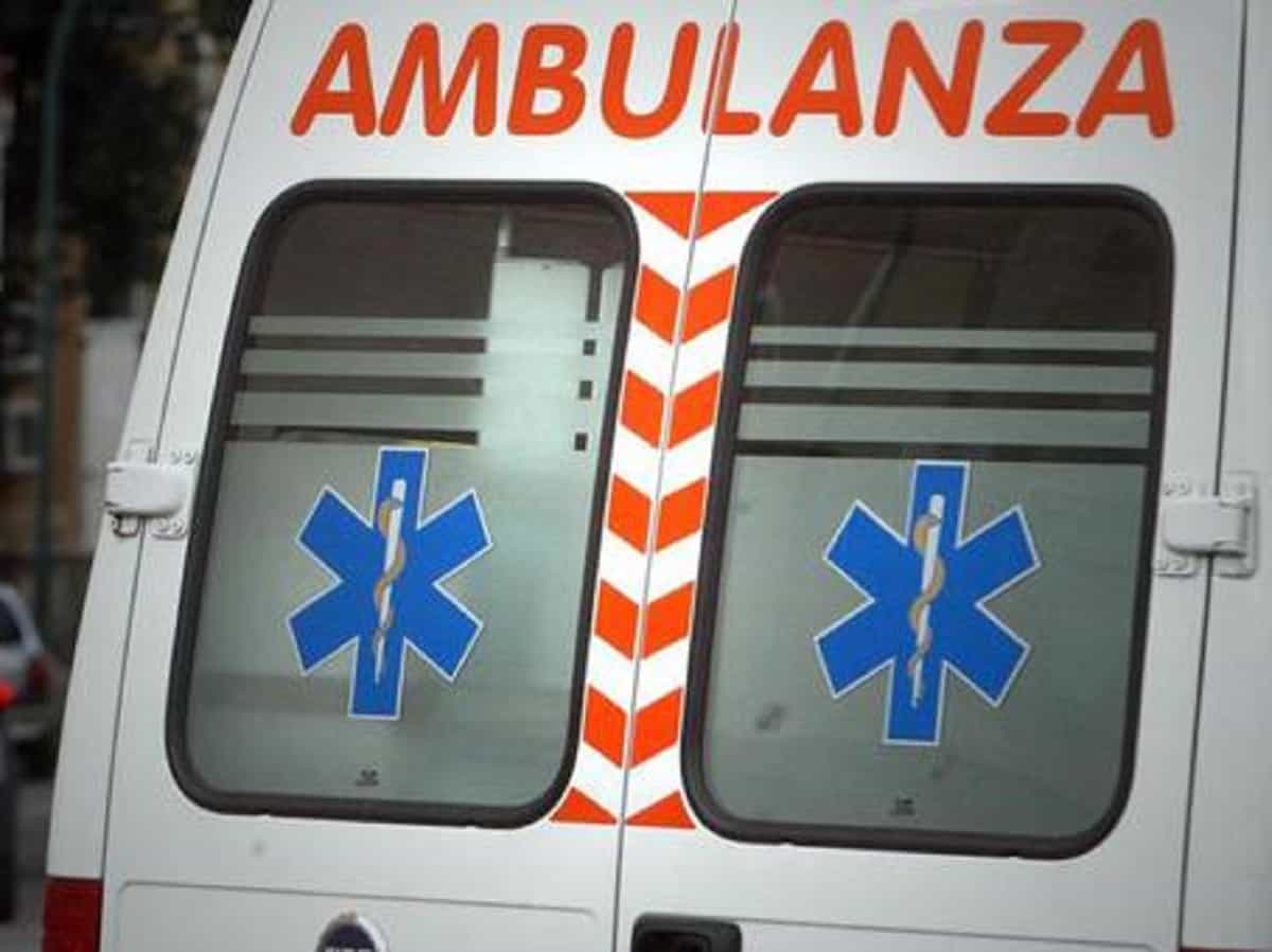 Stresa, 53enne muore schiacciato dal suo camion: il veicolo era parcheggiato in discesa