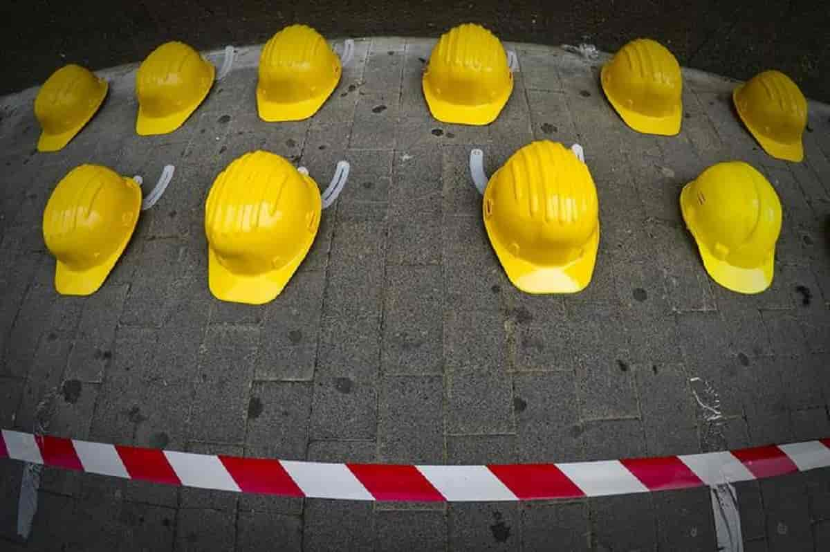 Incidente sul lavoro: operaio di 22 anni morto schiacciato da un bancale