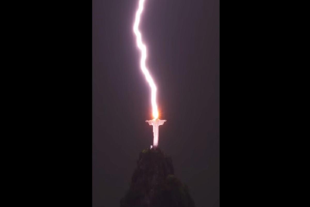 cristo redentore fulmine foto instagram