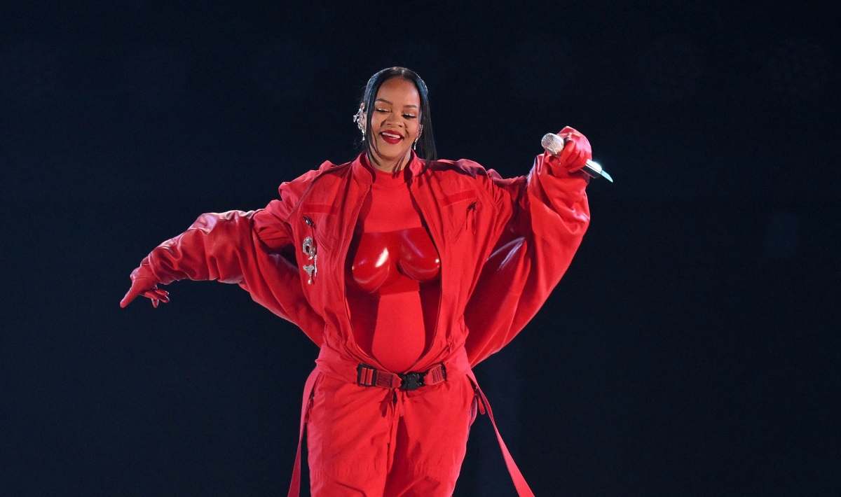 rihanna super bowl pancione ansa