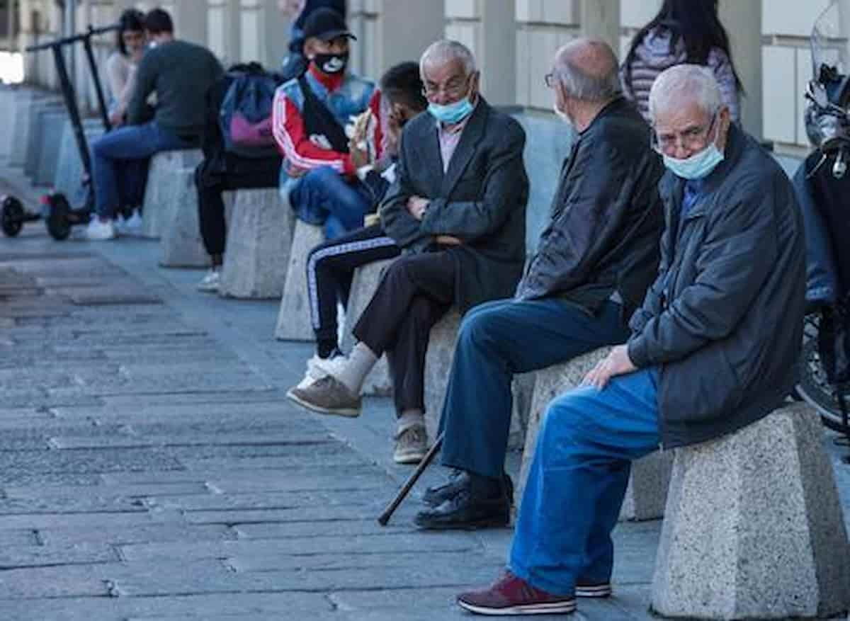 Genova, città più vecchia del mondo, un immigrato e un over 65 su 10 abitanti: un nuovo modello sociale si impone