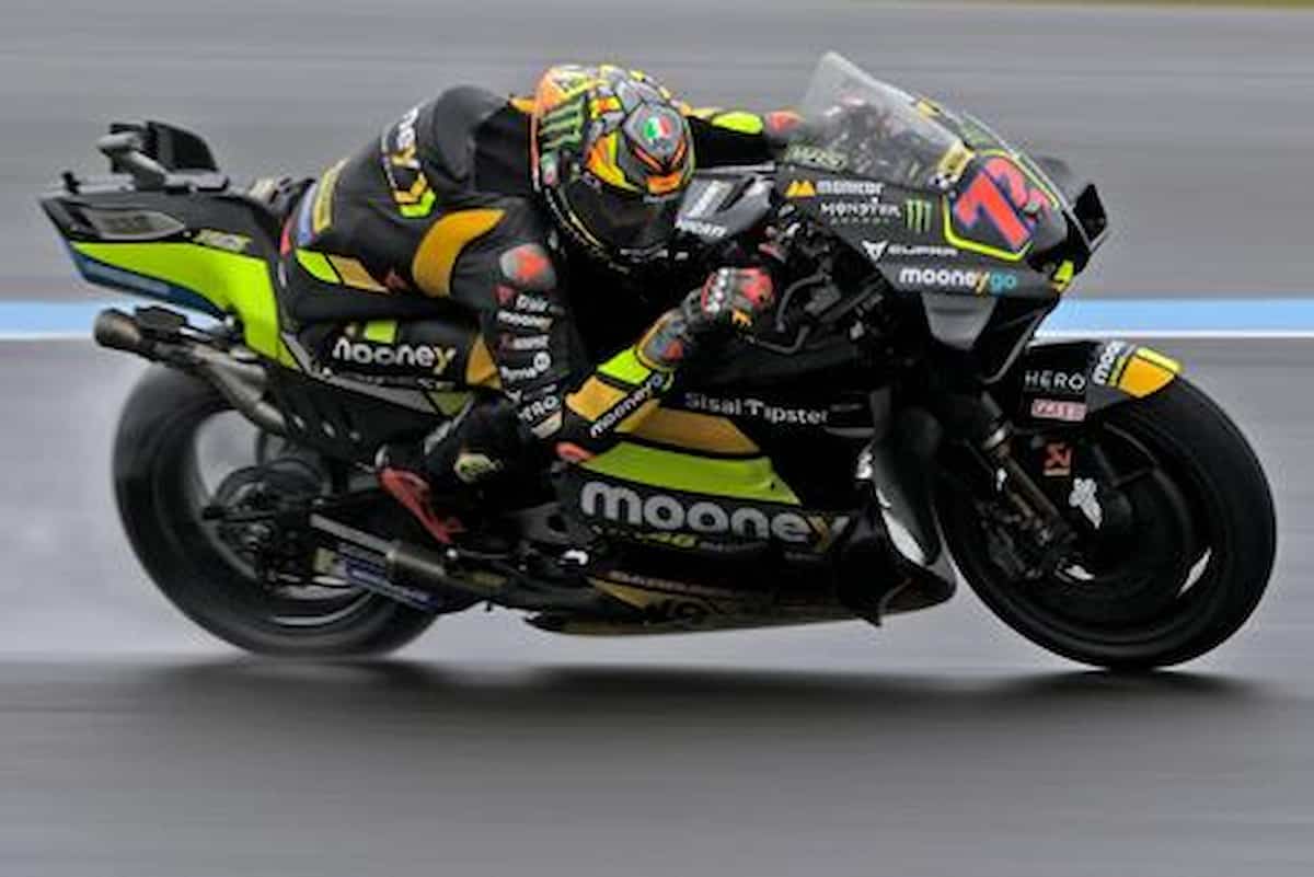 MotoGP, trionfa Marco Bezzecchi su Ducati in Argentina, vince e balza al comando del Mondiale, caduta di Bagnaia