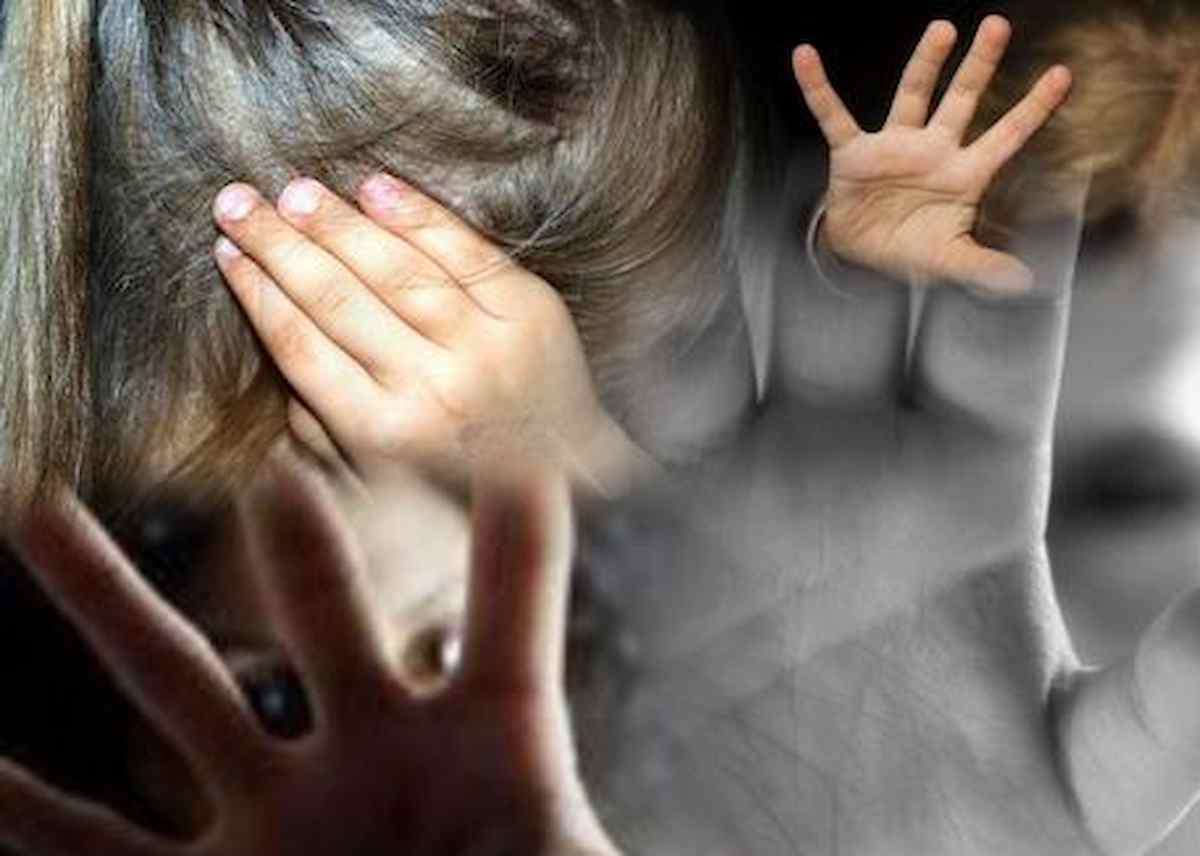 Molestie a un'alunna di 11 anni, maestro indagato a Verona: sospeso dalla scuola, lui nega