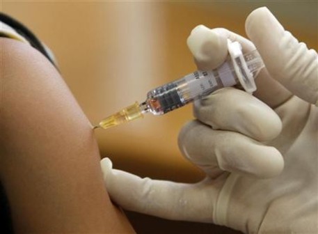 I vaccini non sono pericolosi, le autopsie risolve le paure no vax: uno su  20 milioni è morto per colpa del siero