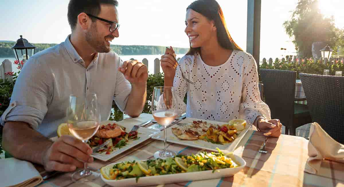 cena di pesce intossicati