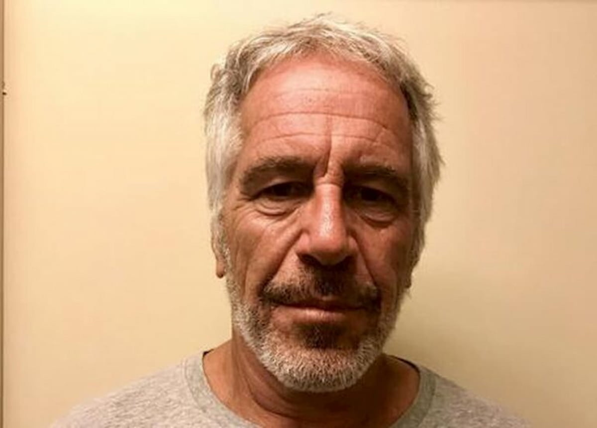 Jeffrey Epstein inchiesta AP: morì in carcere e fu suicidio, dava segni di squilibrio ma lo lasciarono solo