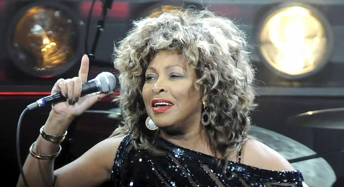 Tina Turner  è morta per insufficienza renale dopo una lotta durata anni: "Controllate i reni cedono senza dolore"