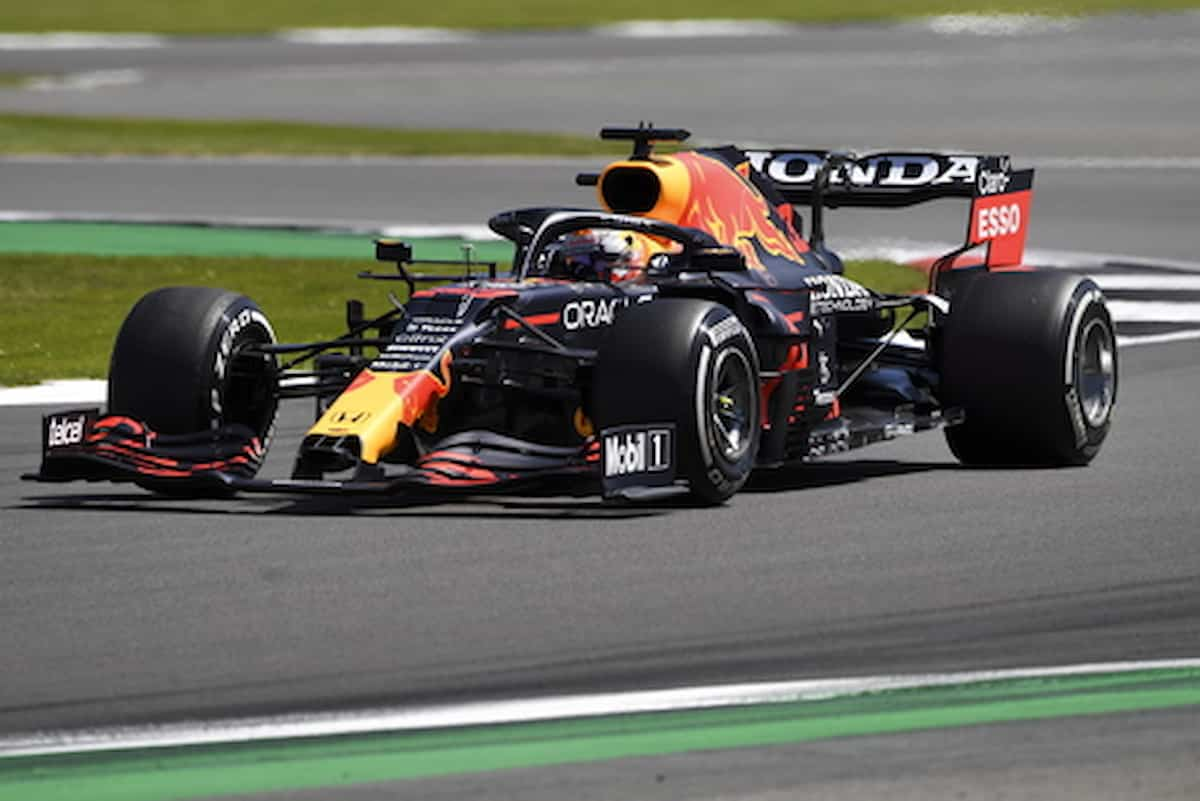 Formula 1 Verstappen, domina il GP di Spagna, Ferrari ancora giù dal podio: Sainz quinto, Leclerc 12esimo