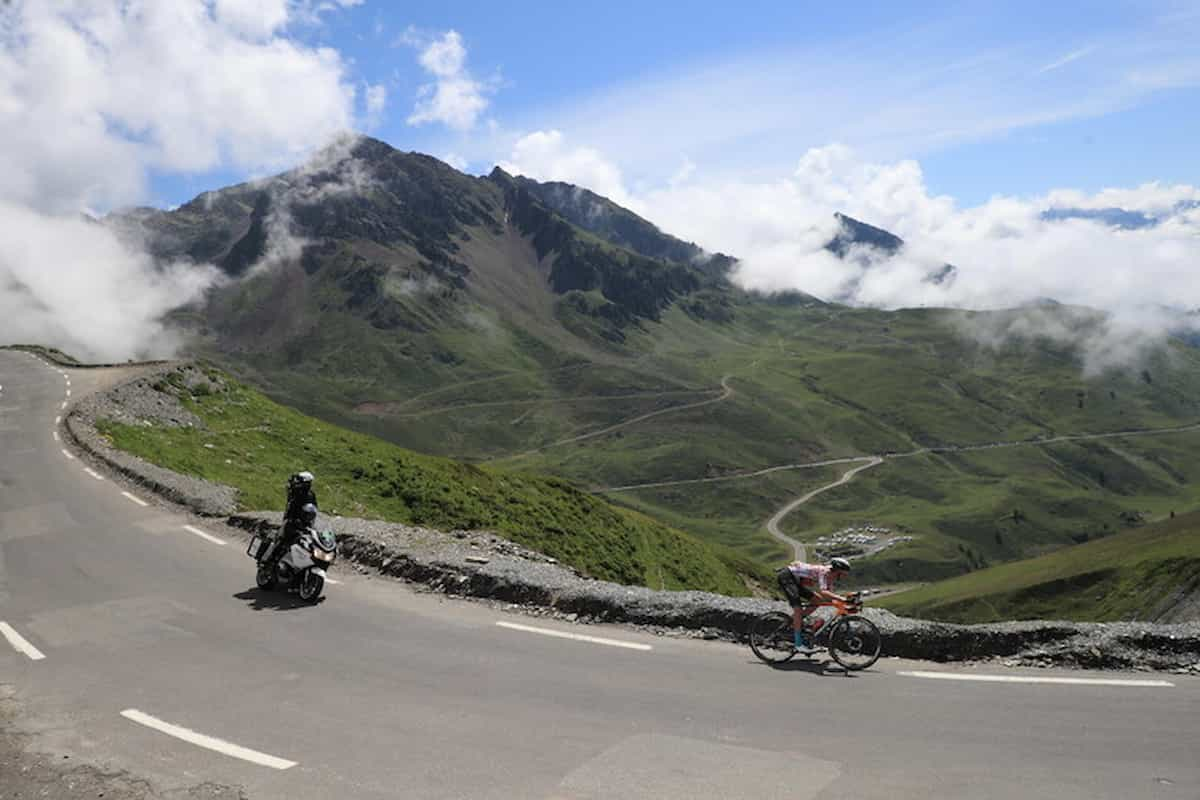 Tour de France, l’olandese Poels primo sul Monte Bianco, Vingegaard sempre in giallo con 10” su Tadej Pogacar