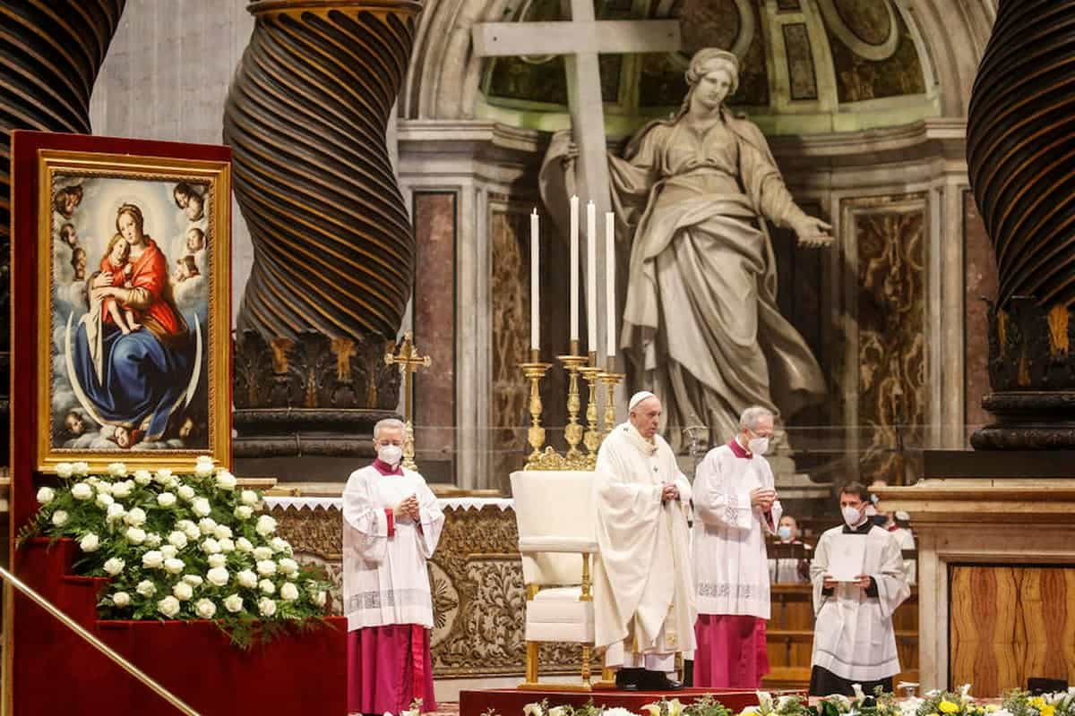 Appello di Papa Francesco : fermiamo la tratta di esseri umani, la guerra distrugge il grano, dono di Dio