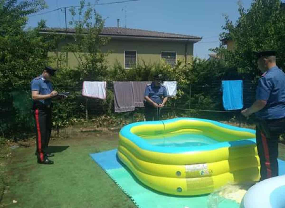 Piscina gonfiabile, foto d'archivio Ansa